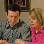 mormon-couple-praying